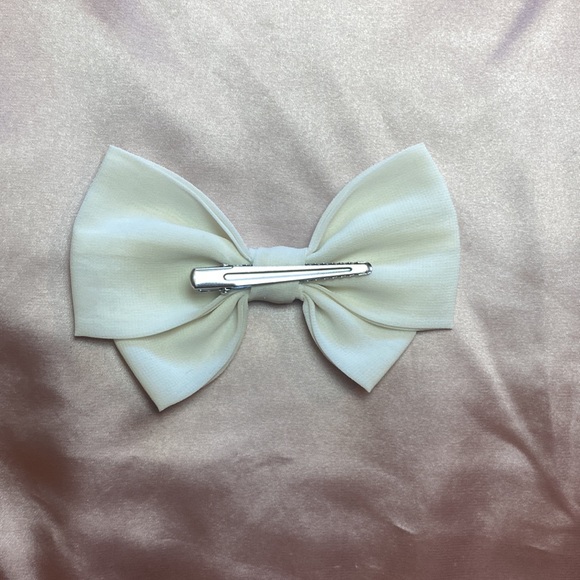 9/$50 Cream White Hair Bow with Alligator Clip - Picture 2 of 4